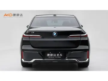 2023 BMW i7 с пробегом 18 900 км