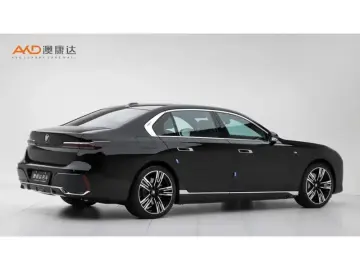 2023 BMW i7 с пробегом 18 900 км