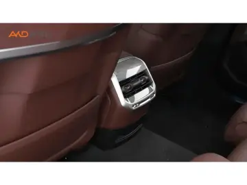 2023 BMW i7 с пробегом 18 900 км