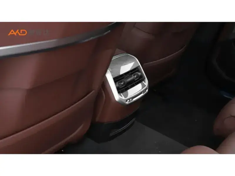 2023 BMW i7 с пробегом 18 900 км