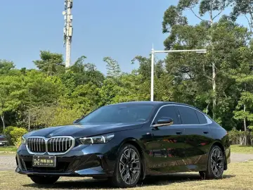 2025 BMW 5 серии с пробегом 11 000 км