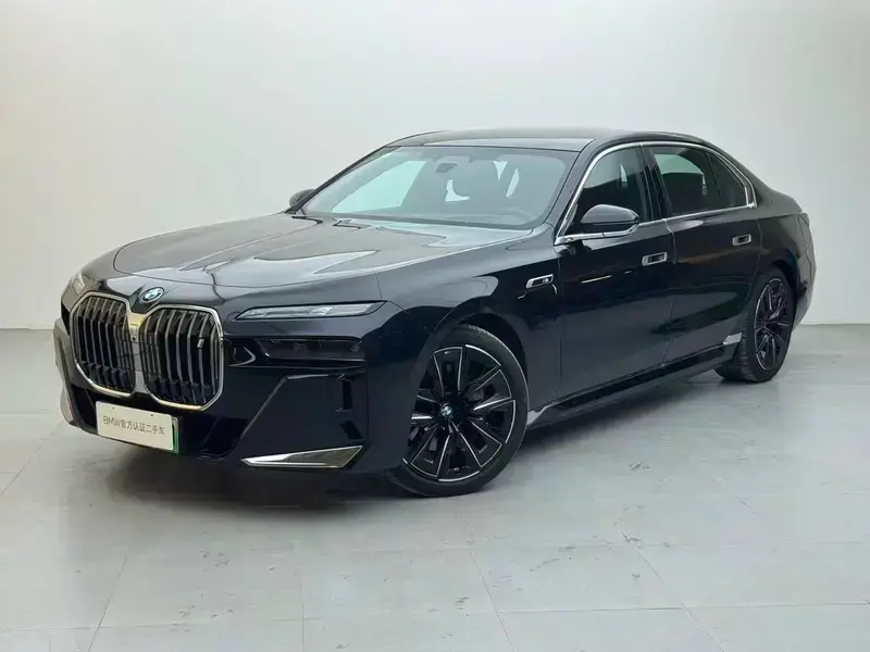 2023 BMW i7 с пробегом 9 000 км