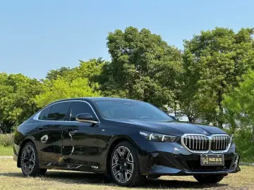 2025 BMW 5 серии с пробегом 11 000 км