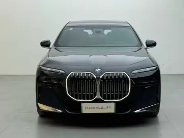 2023 BMW i7 с пробегом 9 000 км