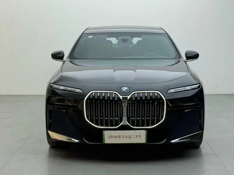 2023 BMW i7 с пробегом 9 000 км