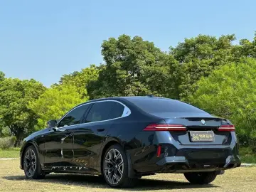 2025 BMW 5 серии с пробегом 11 000 км