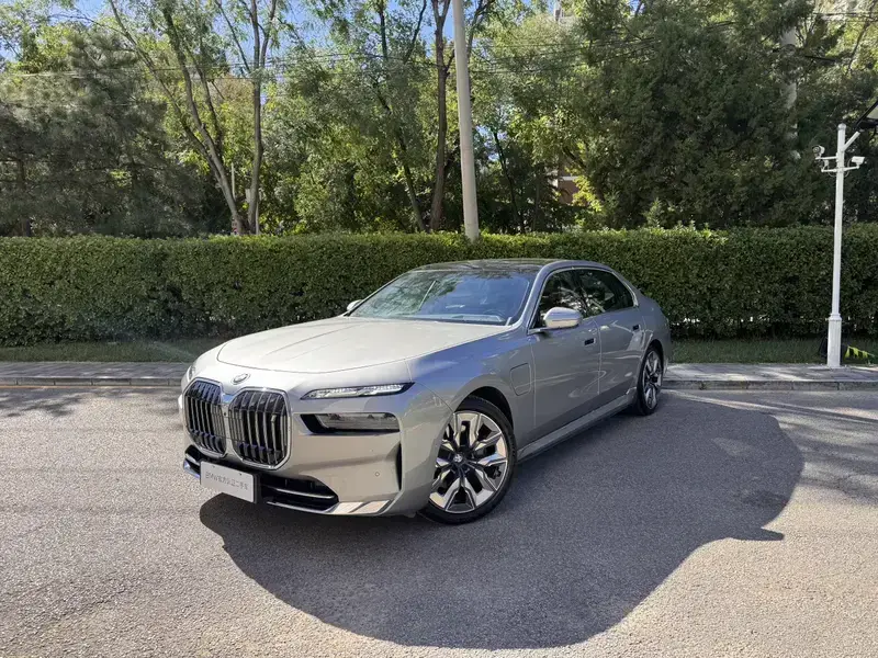 2023 BMW i7 с пробегом 67 100 км
