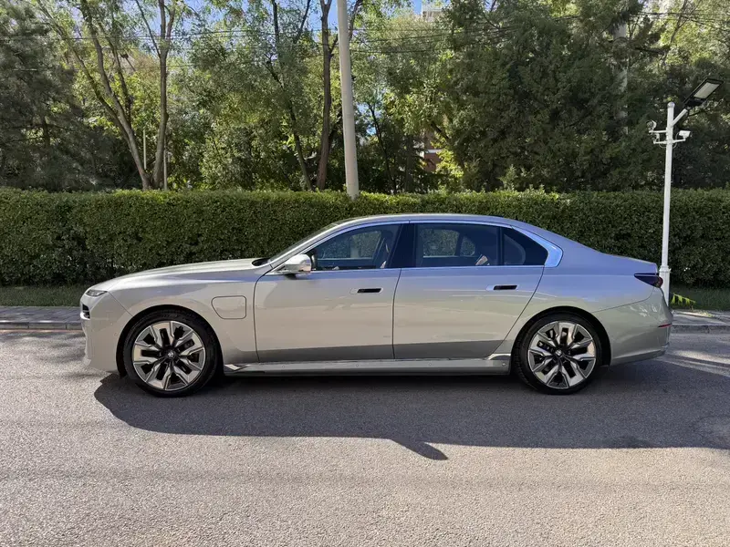 2023 BMW i7 с пробегом 67 100 км