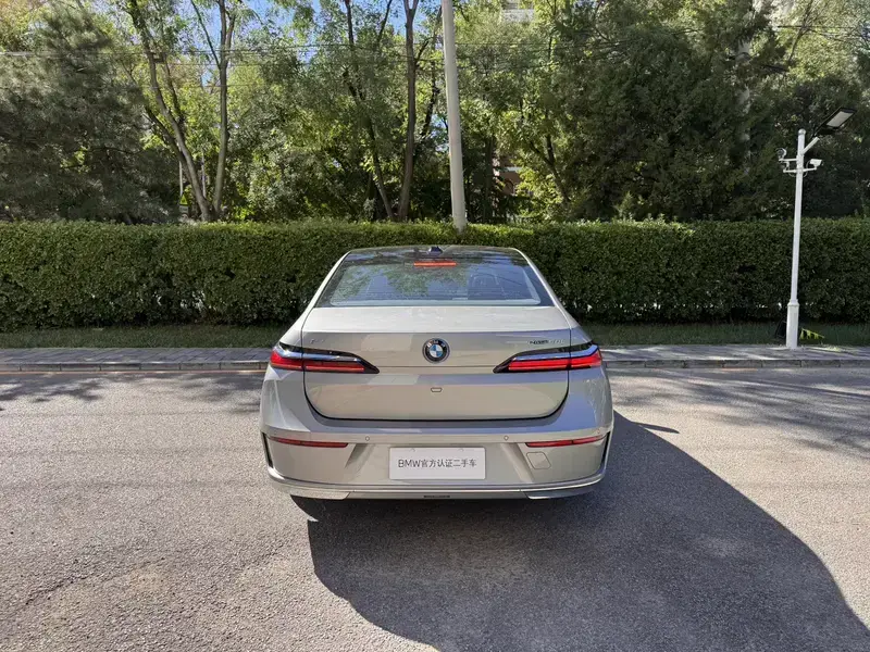 2023 BMW i7 с пробегом 67 100 км
