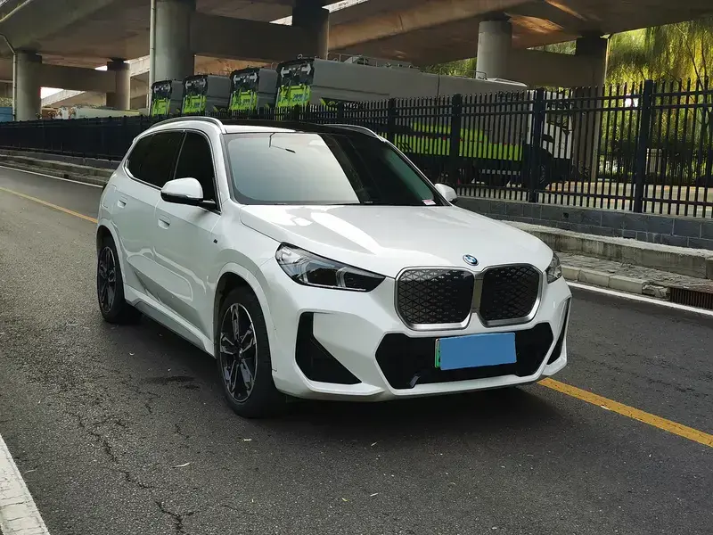 2023 BMW iX1 с пробегом 54 000 км