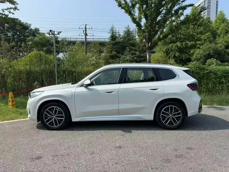 2025 BMW iX1 с пробегом 11 500 км