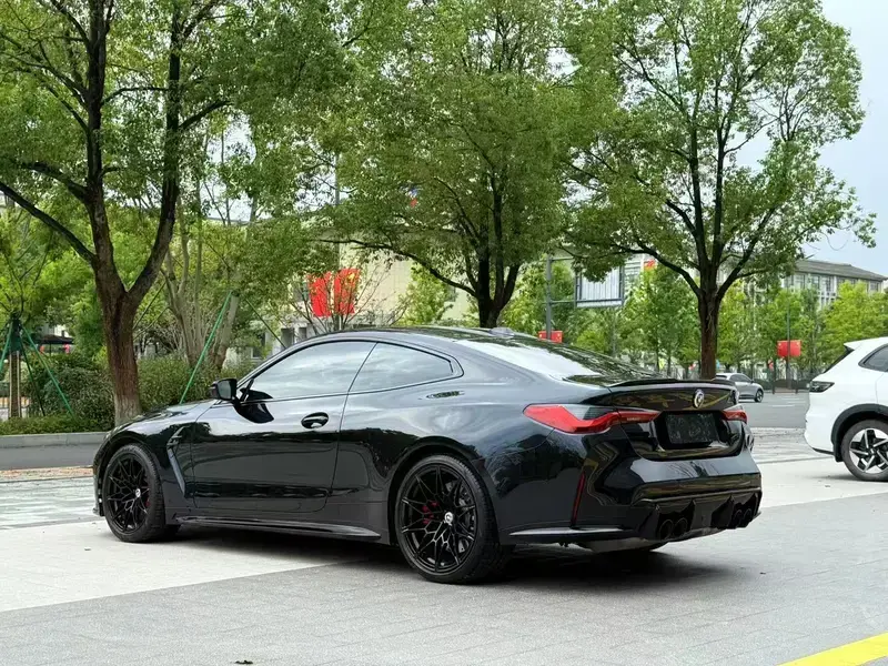 2024 BMW M4 с пробегом 8 000 км