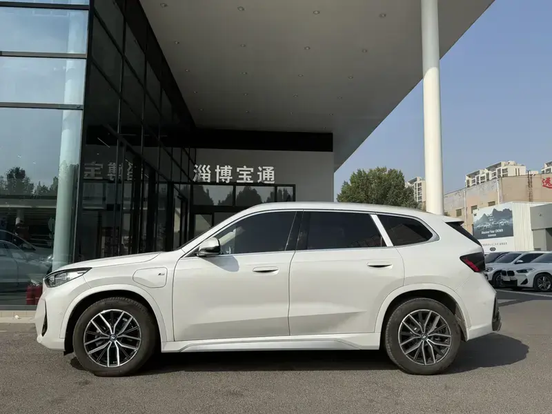2025 BMW iX1 с пробегом 13 300 км