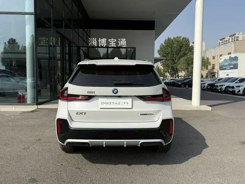 2025 BMW iX1 с пробегом 13 300 км