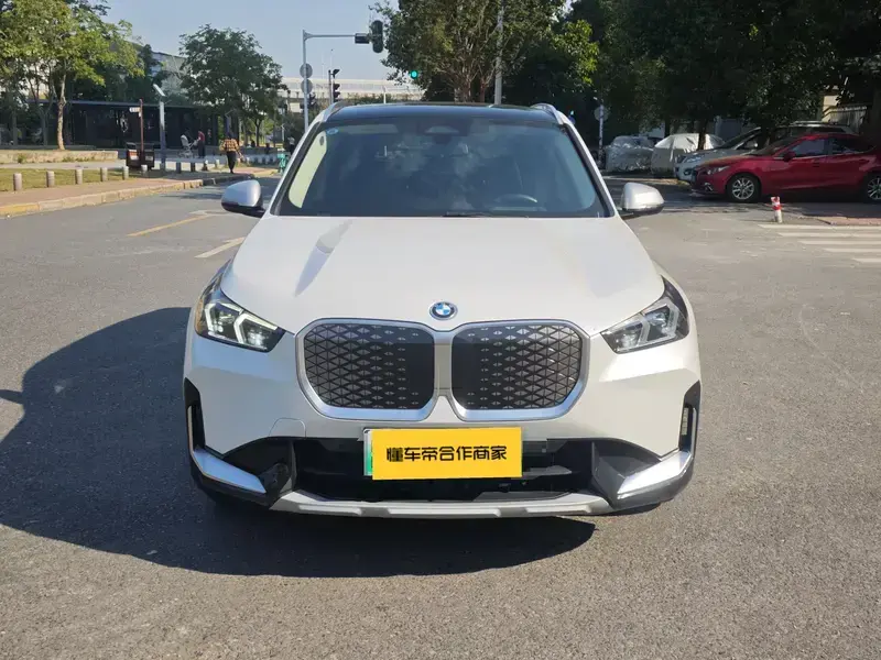 2023 BMW iX1 с пробегом 63 000 км