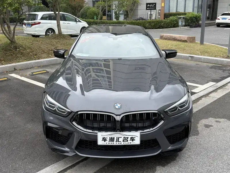 2022 BMW M8 с пробегом 33 000 км