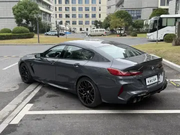 2022 BMW M8 с пробегом 33 000 км