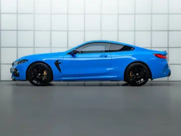 2022 BMW M8 с пробегом 2 200 км