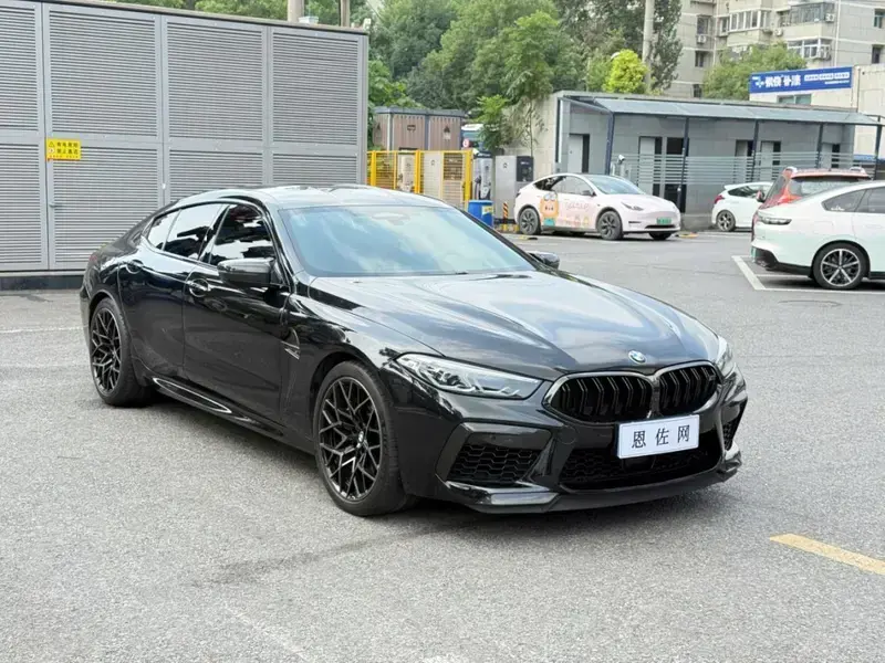 2022 BMW M8 с пробегом 30 200 км