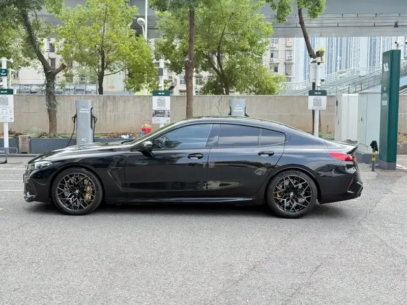 2022 BMW M8 с пробегом 30 200 км