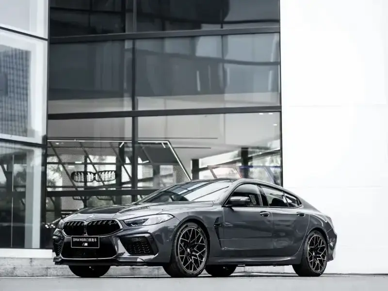 2022 BMW M8 с пробегом 20 000 км