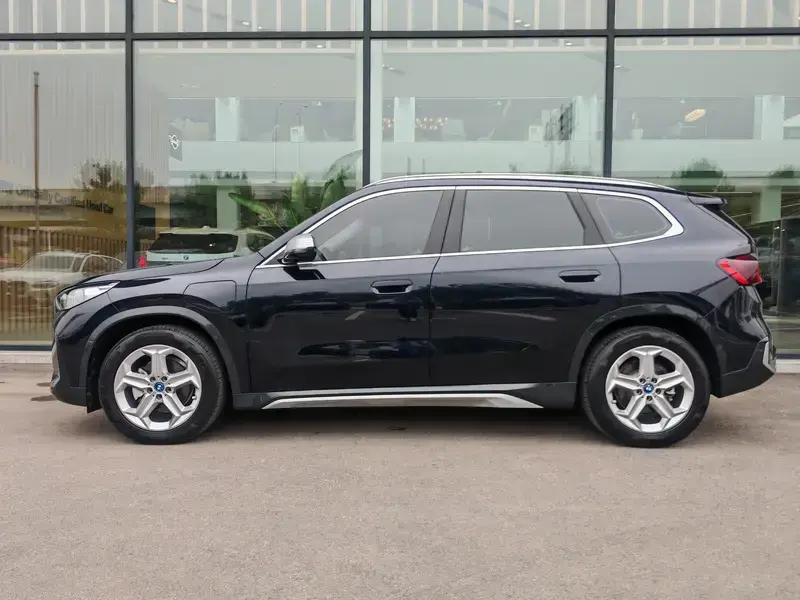 2025 BMW iX1 с пробегом 22 000 км