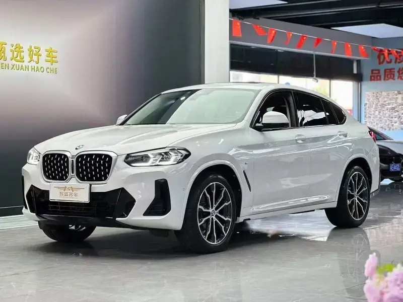 2022 BMW X4 с пробегом 18 000 км