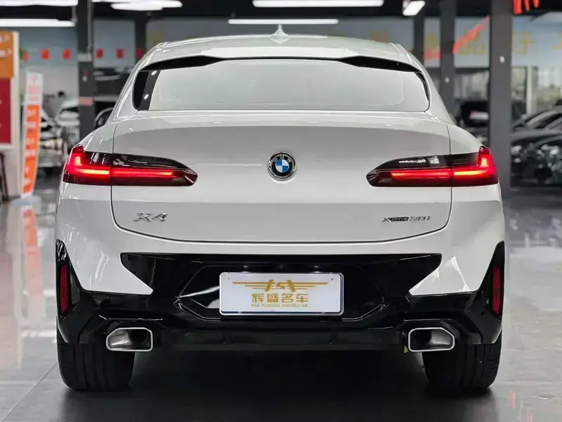 2022 BMW X4 с пробегом 18 000 км