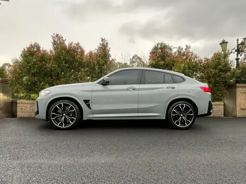 2022 BMW X4 M с пробегом 9 700 км