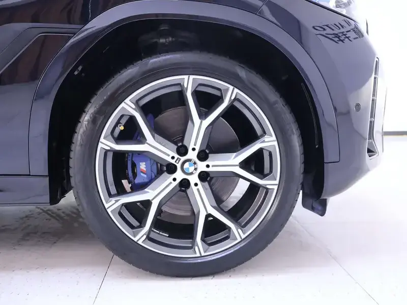 2023 BMW X6 с пробегом 28 200 км