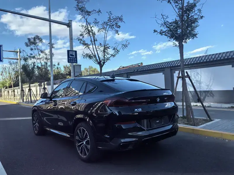 2023 BMW X6 с пробегом 48 000 км