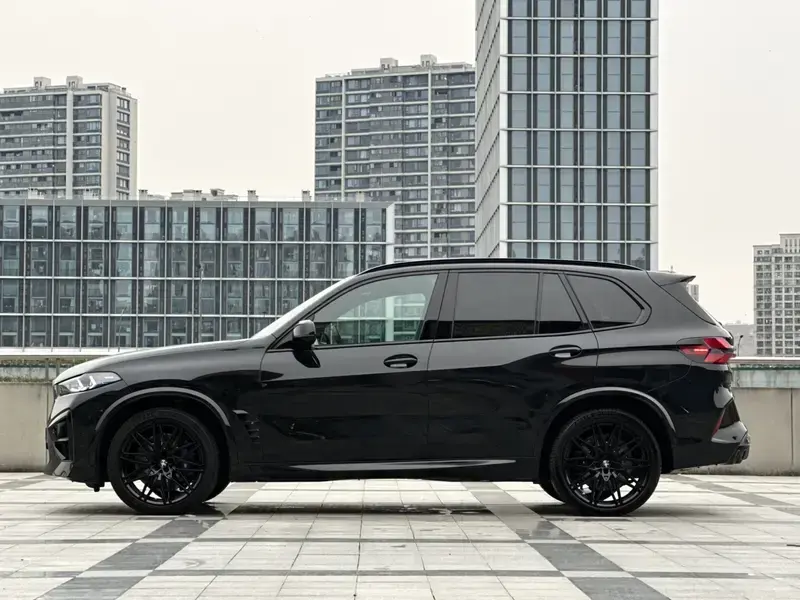 2025 BMW X5 M с пробегом 24 000 км