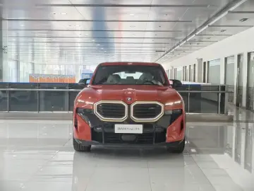2023 BMW XM с пробегом 18 800 км