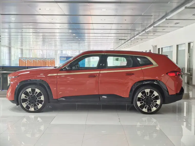 2023 BMW XM с пробегом 18 800 км