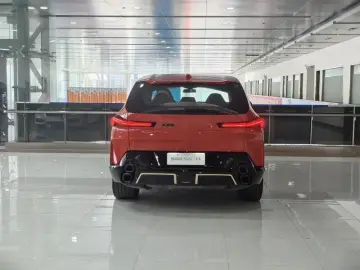 2023 BMW XM с пробегом 18 800 км