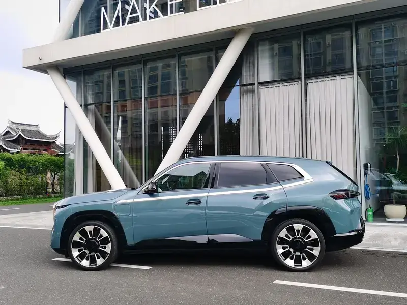 2023 BMW XM с пробегом 20 700 км