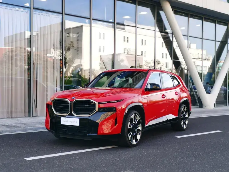 2023 BMW XM с пробегом 18 700 км