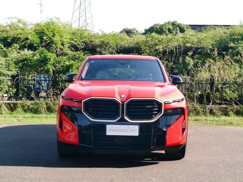 2023 BMW XM с пробегом 18 700 км