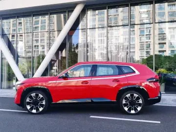 2023 BMW XM с пробегом 18 700 км