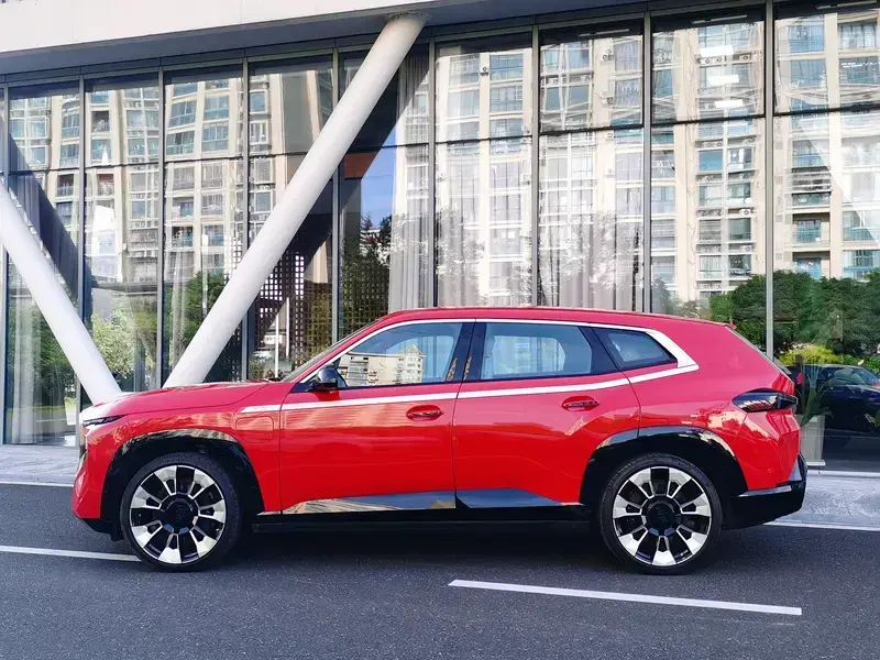 2023 BMW XM с пробегом 18 700 км
