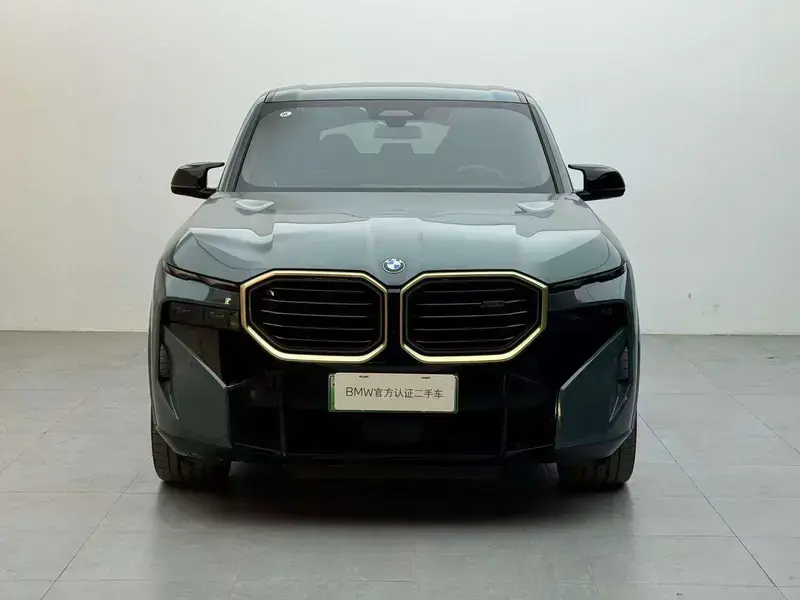 2023 BMW XM с пробегом 12 000 км