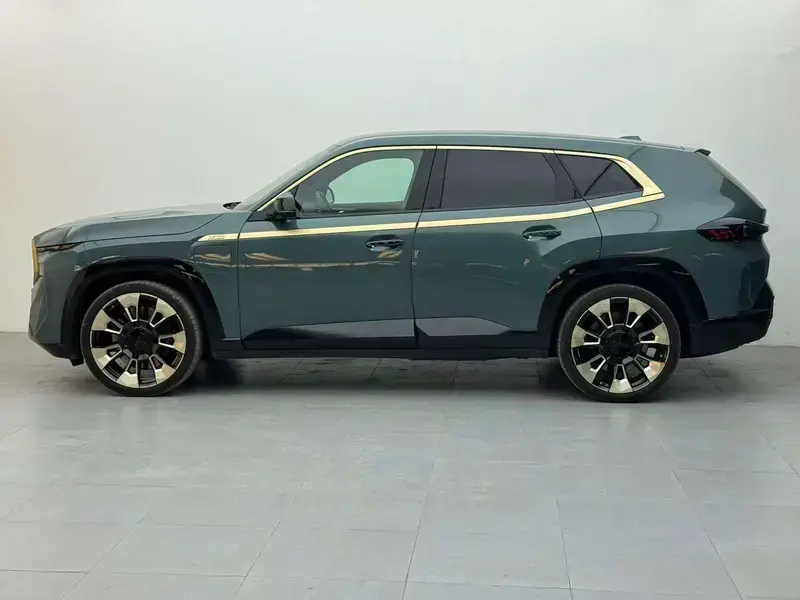 2023 BMW XM с пробегом 12 000 км