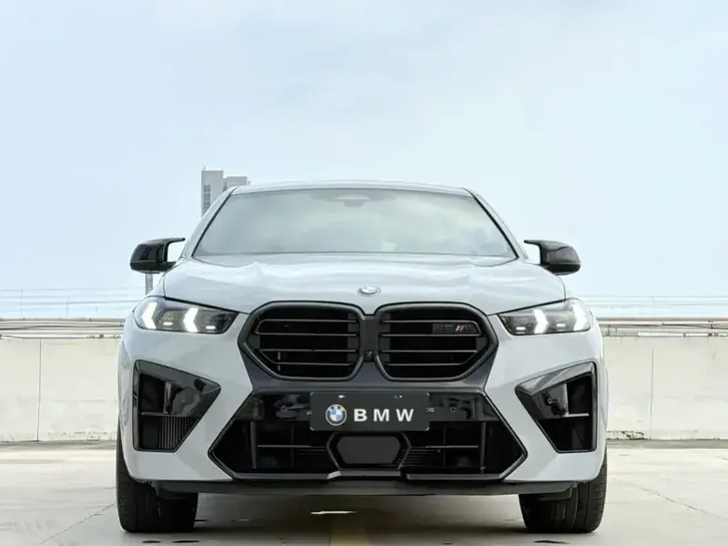 2023 BMW X6 M с пробегом 10 000 км