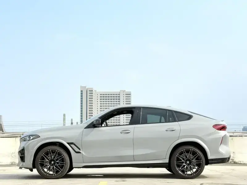 2023 BMW X6 M с пробегом 10 000 км