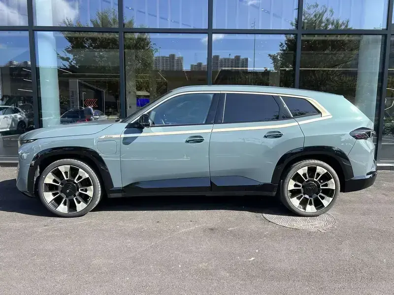 2023 BMW XM с пробегом 2 800 км
