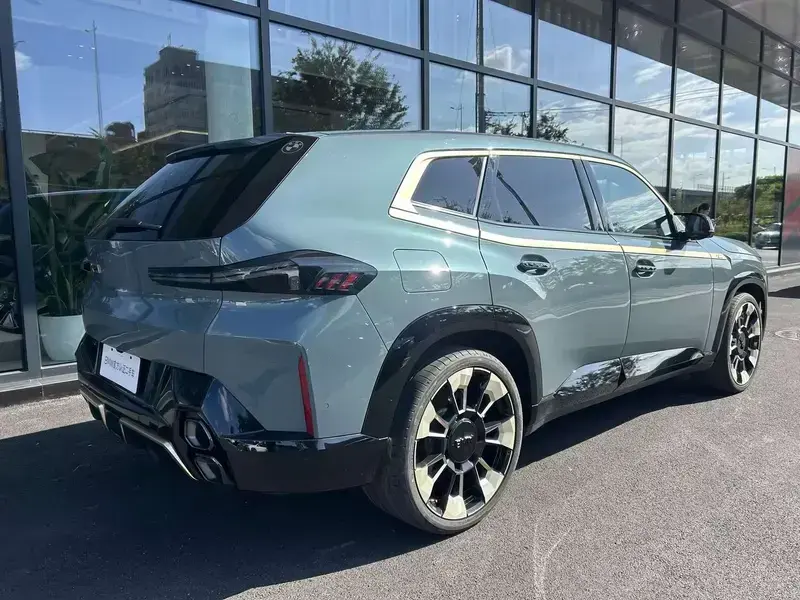 2023 BMW XM с пробегом 2 800 км