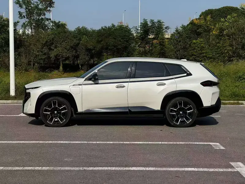 2023 BMW XM с пробегом 21 300 км