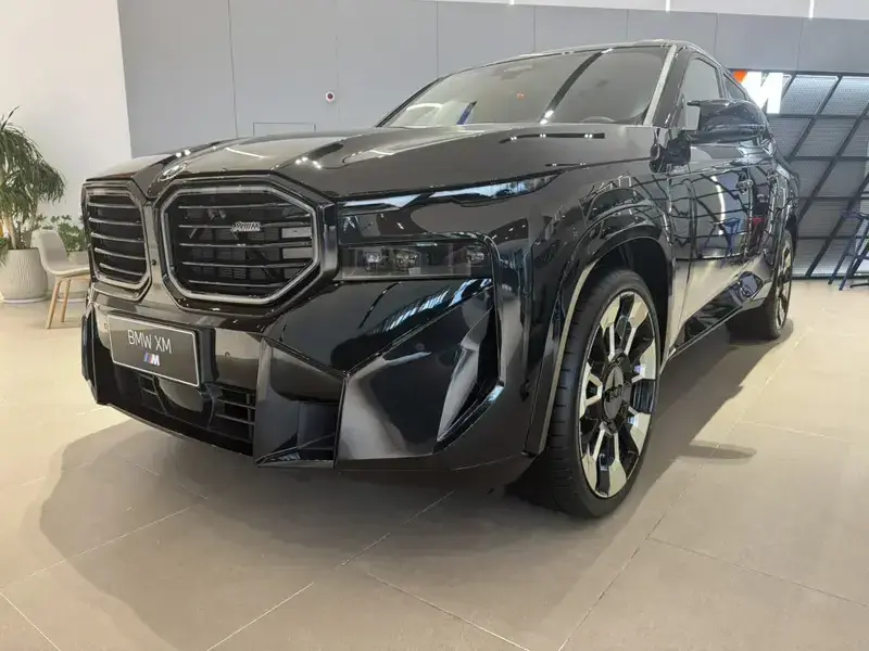2023 BMW XM с пробегом 100 км