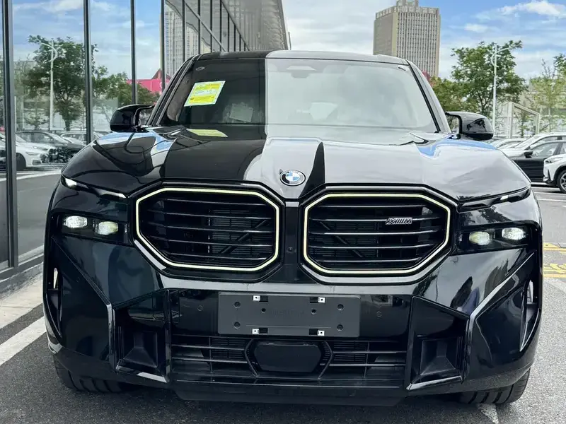 2023 BMW XM с пробегом 100 км