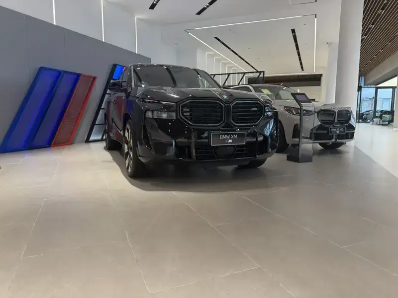 2023 BMW XM с пробегом 100 км